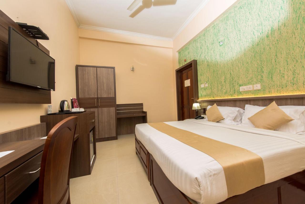 Kallada Golden Hotel Thrissur 외부 사진